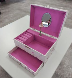 TR160000260032 — musical jewellery box with drawer and compartments