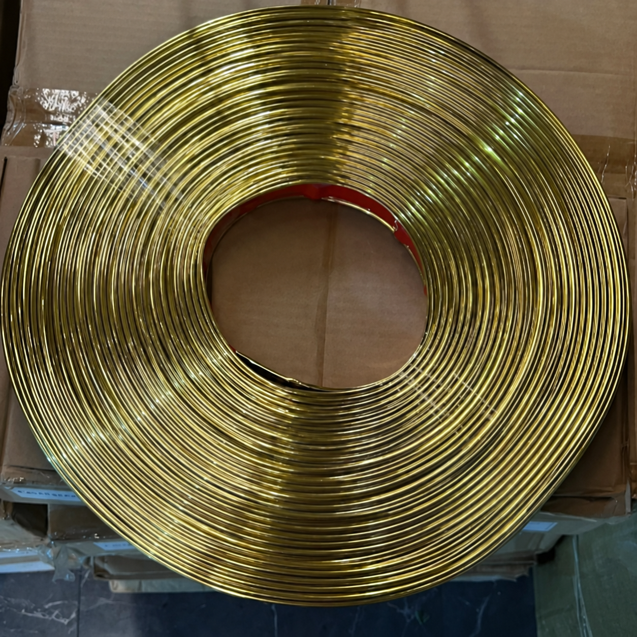 Gold PVC Ayna Çerçevesi – Esnek Dekoratif Kenar Profili 3